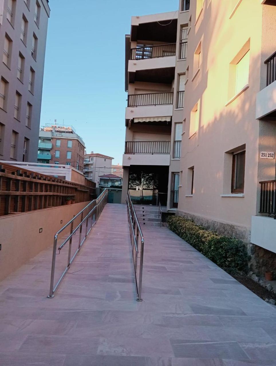 Apartamento Primera Linea De Playa Port-Segur Segur de Calafell Exterior photo